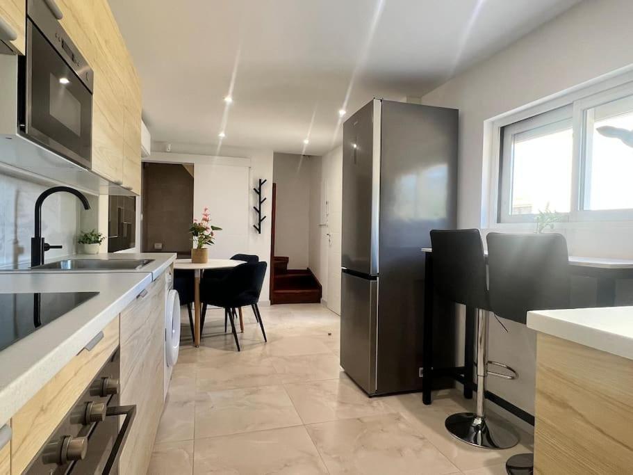 9 Ecluses Canal Du Midi-Maison T3 Belle Vue Avec Piscine Béziers Exterior foto